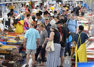 2분기 비거주자 국내 카드사용액 최대…"K콘텐츠에 관광객↑"(종합)