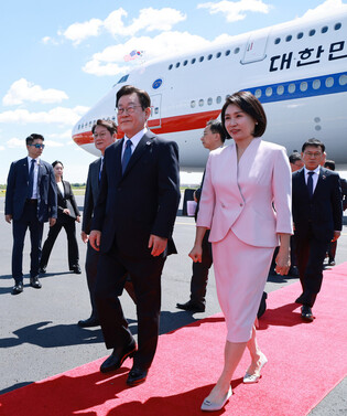Lee arrives in Philadelphia