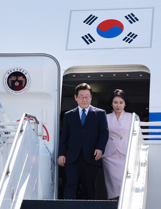 Lee arrives in Philadelphia