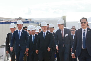 Lee attends ship christening ceremony in Philadelphia
