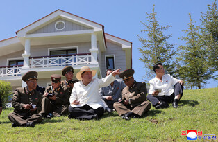 N.K. leader inspects offshore farm, fishing-village district