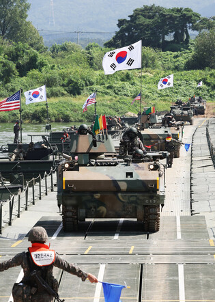 S. Korea-U.S. joint river-crossing drill