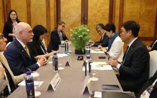 Culture minister meets U.S. culture official