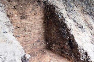 Artifacts, earthen layers from Baekje-era temple site confirmed in Buyeo