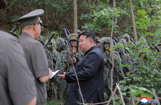 N.K. leader inspects sniper, special forces units at training base