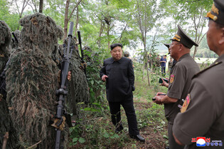 N.K. leader inspects sniper, special forces units at training base