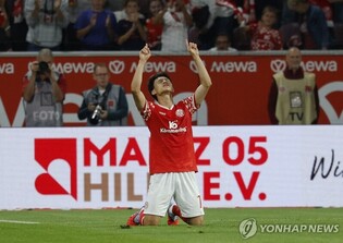 '이재성 헤딩골' 마인츠, 로센보르그 꺾고 UECL 본선 진출