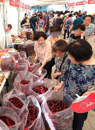 Fair on dried hot peppers