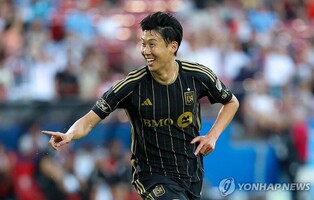 손흥민 "3주의 긴 원정길, 고되지만 즐거워…홈 데뷔 기대"