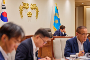 Lee holds talks with Turkmenistan leader