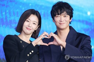 '북극성' 전지현 "강동원과 첫 만남…전에 없던 어른연기 했죠"