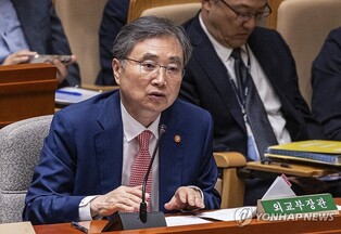 FM Cho voices concern over Jewish settlements as 'undermining two-state solution' in call with top Israeli diplomat