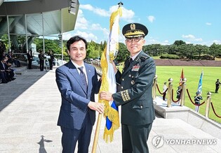 Defense minister underscores building troops trusted by people to new military chiefs
