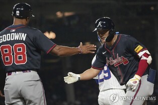 김하성, 애틀랜타 이적 후 첫 홈런 폭발…7회 역전 스리런