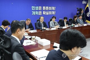 Gov't, ruling party agree to pass bills on improving essential health care