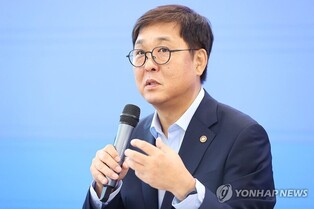 Despite Korean culture's flash, industries' reality remains dire, says new minister