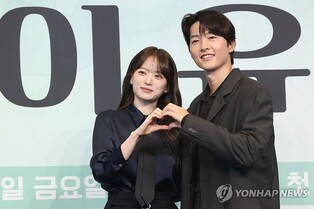 9년만에 멜로 송중기 "설레는 대본…출연 이유는 천우희였죠"