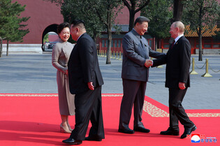 N.K. leader attends military parade in Beijing