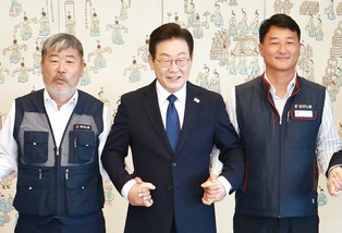 Lee meets labor umbrella groups' leaders