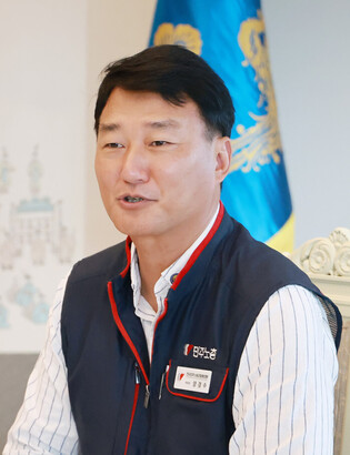 Lee meets labor umbrella groups' leaders