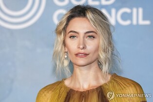 마이클 잭슨 딸, 부친 전기영화 비판…"환상 품은 팬들 겨냥"