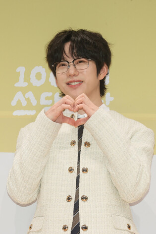 S. Korean singer 10CM
