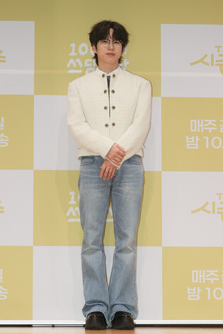 S. Korean singer 10CM