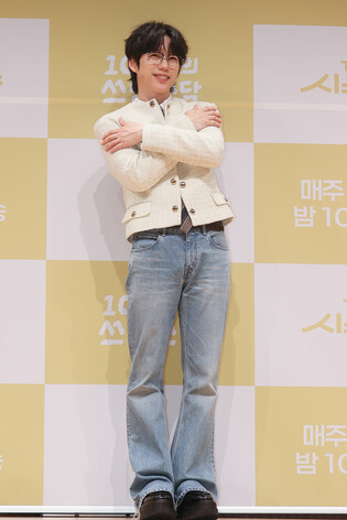 S. Korean singer 10CM