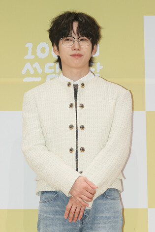 S. Korean singer 10CM
