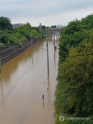 Rail service in North Jeolla resumes after near 4-hour suspension due to flooding