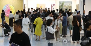 최대 미술장터 프리즈 마무리…나흘간 48개국서 7만명 찾아