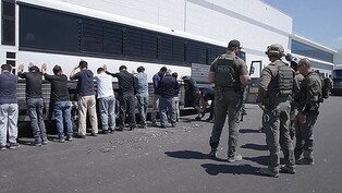 (LEAD) Koreans detained in U.S. immigration crackdown may board chartered plane around Wednesday: Seoul official