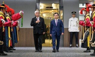 Defense chiefs of S. Kore, Japan meet