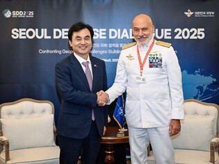 Defense chief meets NATO's top uniformed official