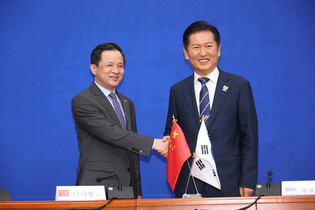 Ruling party's leader meets Chinese envoy