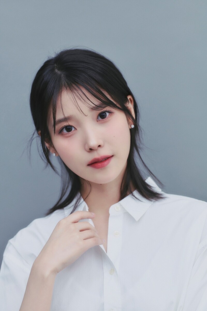 아이유, 데뷔 17주년 맞아 2억원 기부…난치병 아동 등 지원