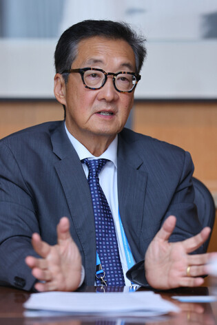 Expert on Koreas attends press conference