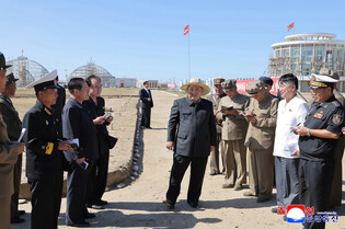 N.K. leader inspects greenhouse farm