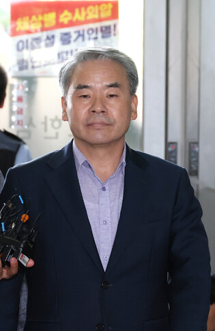 Ex-defense minister grilled over Marine's death