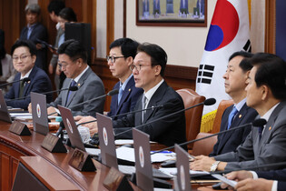 PM attends Cabinet meeting