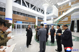 N.K. leader inspects hospital nearing inauguration