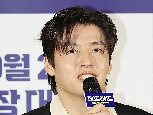 Kang Ha-neul says he could not stop laughing while reading script for 
