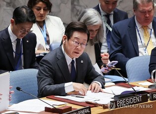 (2nd LD) Lee says S. Korea will play greater role in promoting 'responsible' AI use