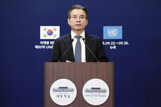 Lee meets U.S. treasury secretary on trade talks