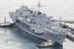 U.S. warship makes port call