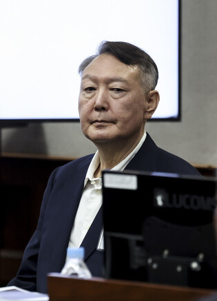 Yoon attends 1st hearing of new martial law trial