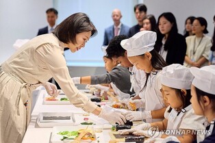 First lady pledges to promote Korean cuisine in New York K-food event