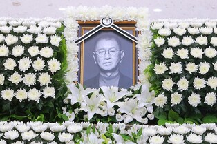 "장례 수목장으로 검소하게 해달라"…전유성 빈소 추모 행렬(종합)