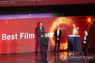 (LEAD) BIFF wraps up, celebrating 30 years with star-studded guests, new programs