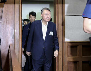 Yoon attends 1st hearing of new martial law trial